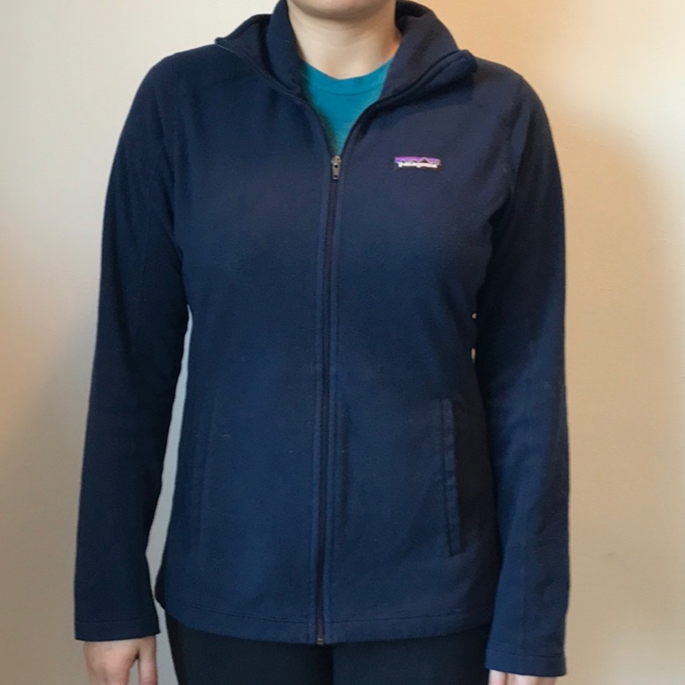 Navy women’s Patagonia fleece, medium